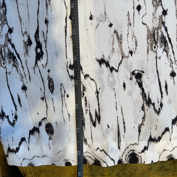 DKNYC SZ S White and Black Birch Bark Blouse! - Picture 13 of 14